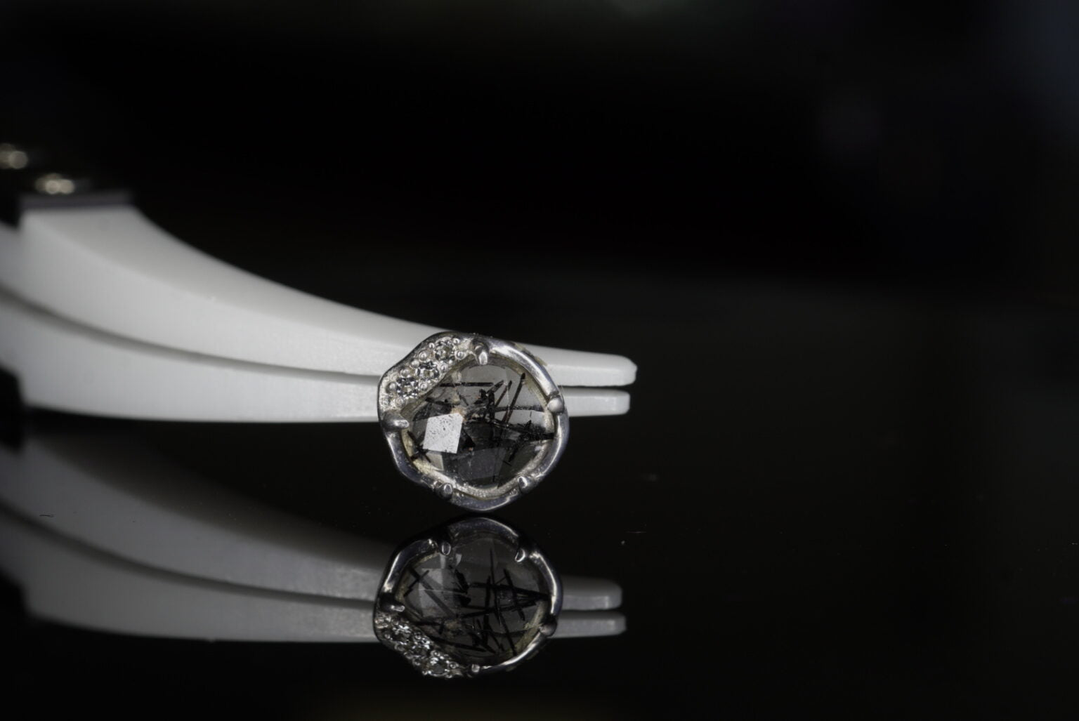 Elevate Your Ear Piercing Jewellery in 2025 – Trends, Quality Tips, and Where to Shop